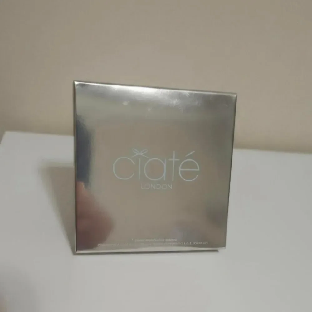 Ciaté London 9 shade eyeshadow palette